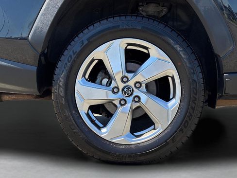 Used 2021 Toyota RAV4 XLE Premium AWD/4WD image 10