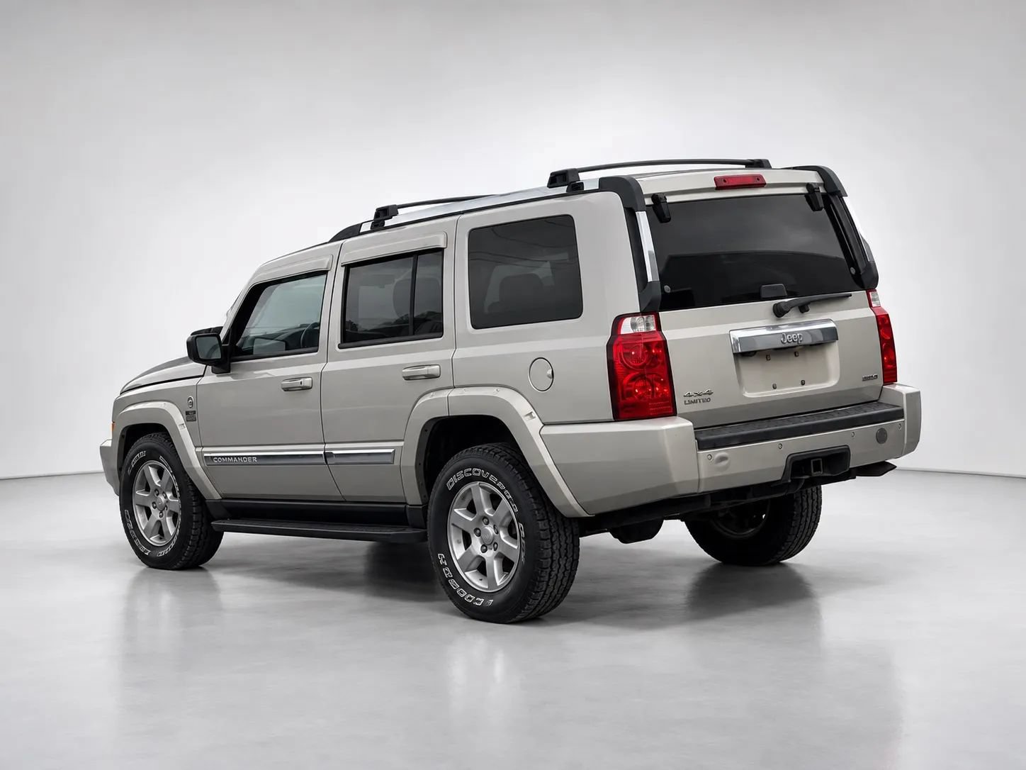 Used 2008 Jeep Commander Limited AWD/4WD image 4