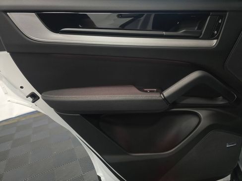 Certified 2025 Porsche Cayenne S AWD/4WD image 22