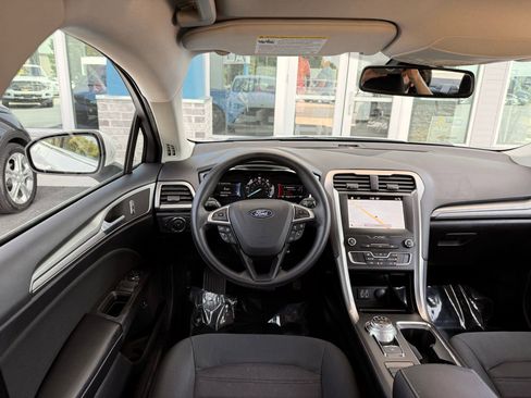 Used 2019 Ford Fusion SE FWD image 22