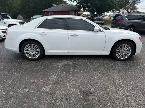Used 2014 Chrysler 300 AWD w/ Driver Convenience Group image 6