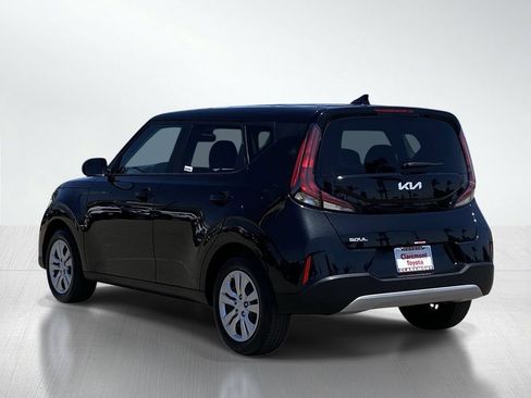Used 2025 Kia Soul LX FWD image 4