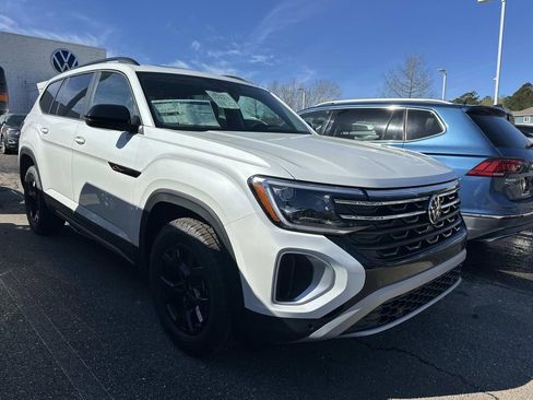New 2026 Volkswagen Atlas Peak Edition AWD/4WD image 1