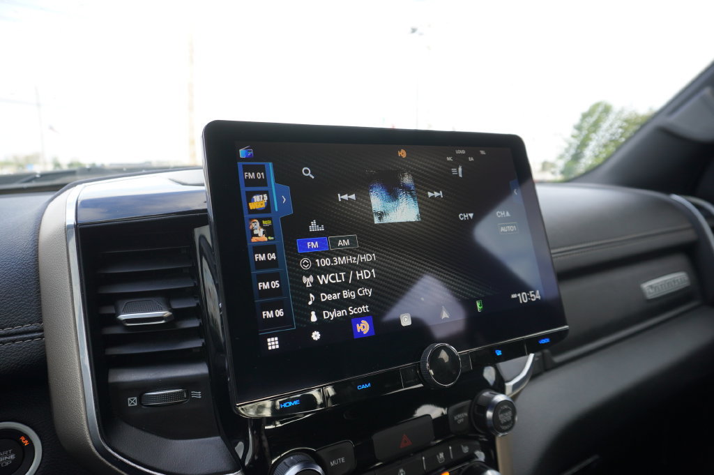 Used 2019 RAM 1500 Laramie w/ Sport Appearance Package AWD/4WD image 16