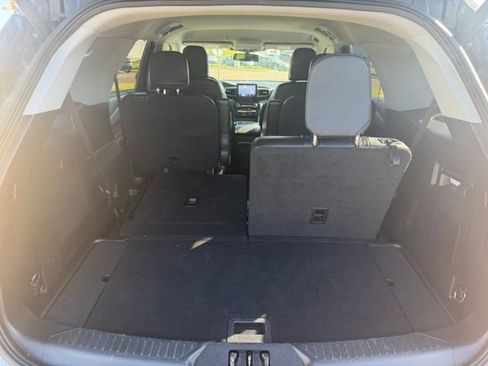 Used 2022 Ford Explorer Limited w/ Equipment Group 301A RWD image 7