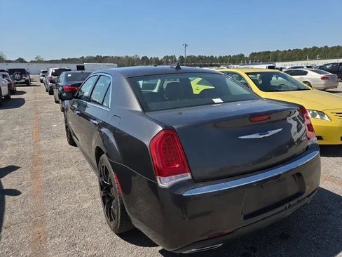 Used 2019 Chrysler 300 Limited image 3
