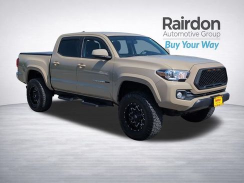 Used 2017 Toyota Tacoma SR5 w/ Tow Package AWD/4WD image 1