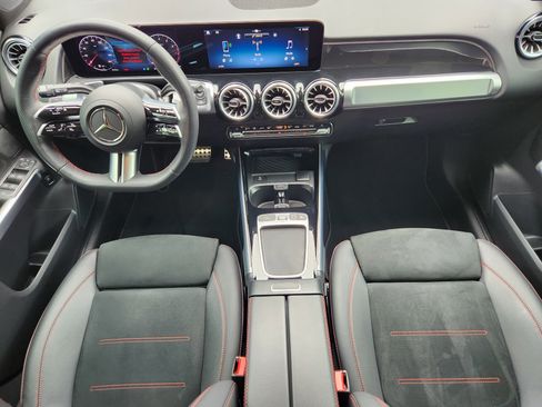 Used 2025 Mercedes-Benz GLB 250 image 18