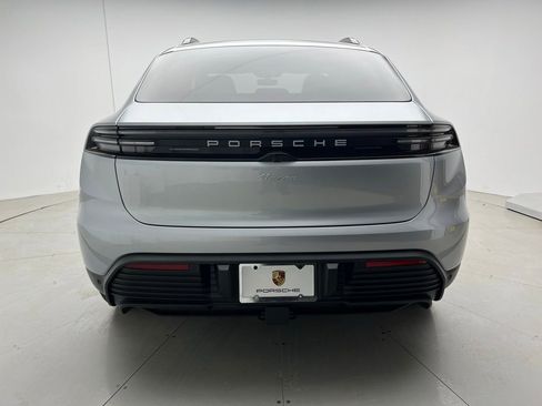 Certified 2025 Porsche Macan Electric RWD image 21
