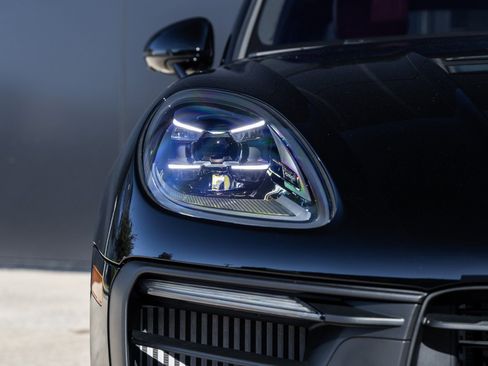 New 2026 Porsche Macan GTS image 19