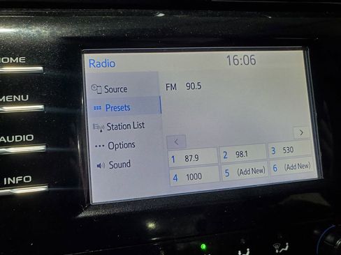 Used 2018 Toyota Camry LE image 26