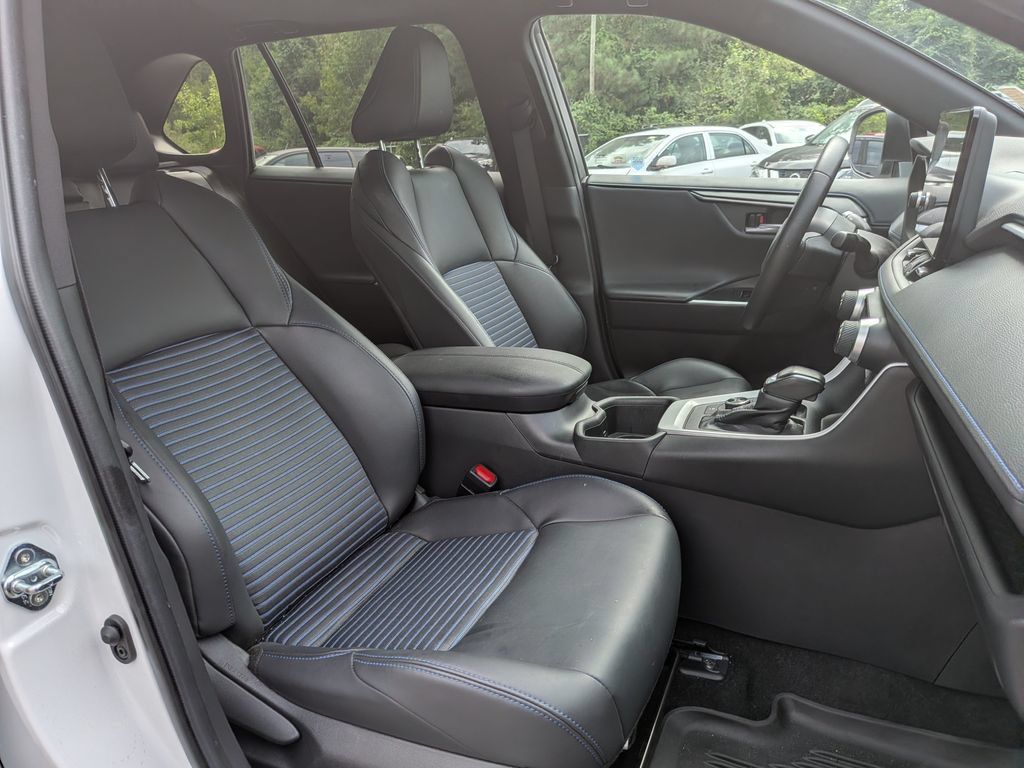 Used 2023 Toyota RAV4 XSE AWD/4WD image 32
