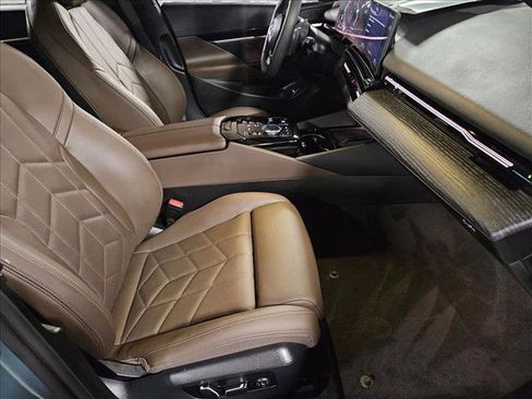 Certified 2025 BMW 530i xDrive image 22