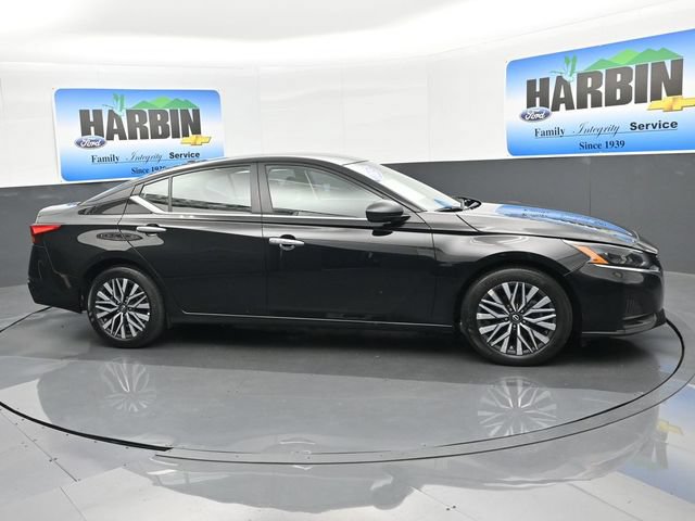 Used 2025 Nissan Altima 2.5 SV FWD image 7