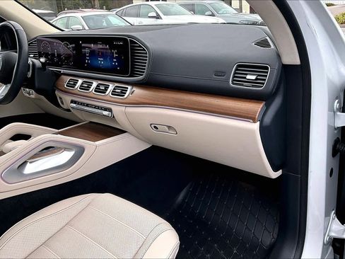 Used 2024 Mercedes-Benz GLS 450 4MATIC image 19