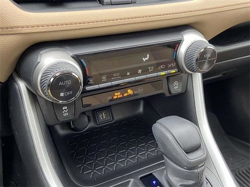 Certified 2025 Toyota RAV4 XLE w/ Convenience Package image 21