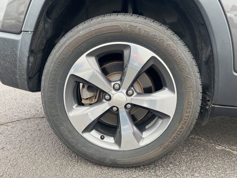 Used 2019 Jeep Cherokee Limited AWD/4WD image 11