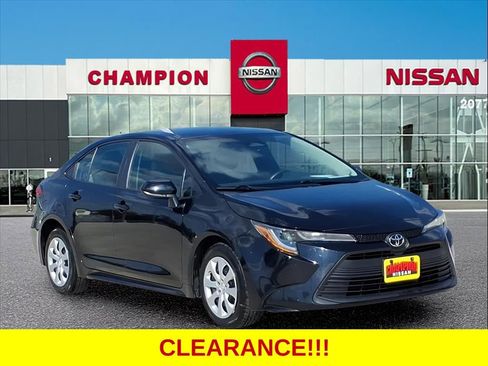 Used 2023 Toyota Corolla LE image 1