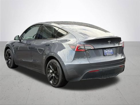 Used 2021 Tesla Model Y Long Range image 8