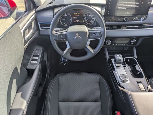 New 2026 Mitsubishi Outlander ES image 14