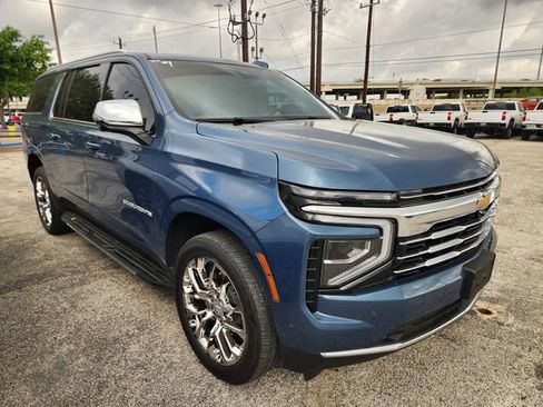 Used 2025 Chevrolet Suburban LT w/ Comfort Package image 1