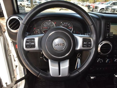 Used 2015 Jeep Wrangler Unlimited Rubicon image 22