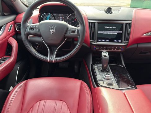 Used 2023 Maserati Levante Modena image 33