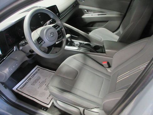 Used 2023 Hyundai Elantra SEL w/ Preferred Accessory Package image 7