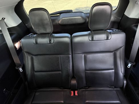 Used 2021 Ford Explorer XLT w/ Equipment Group 202A RWD image 18