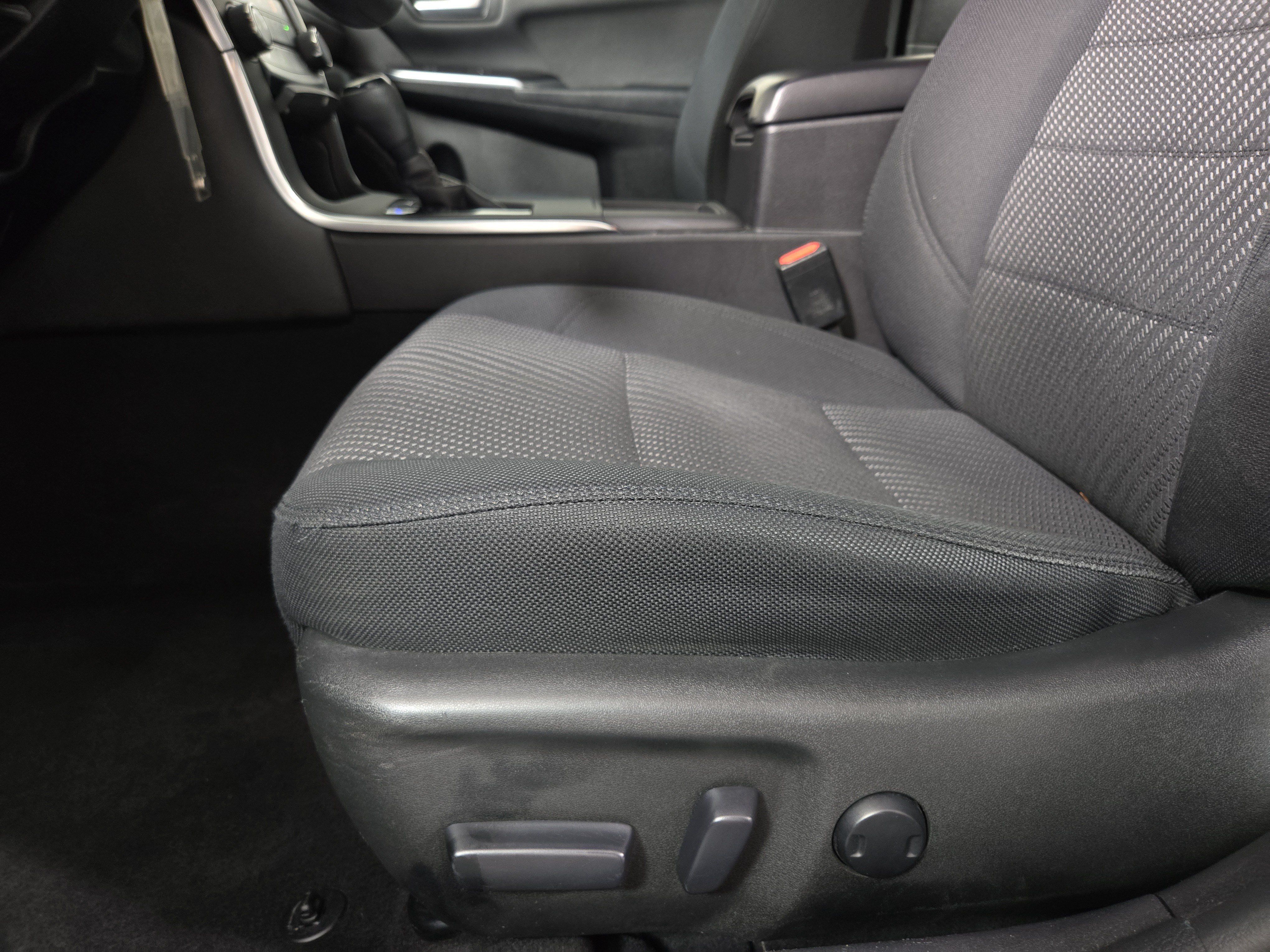 Used 2016 Toyota Camry LE FWD image 29