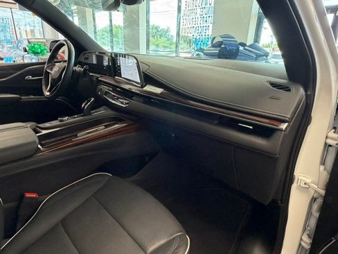 Used 2023 Cadillac Escalade Premium Luxury AWD/4WD image 43