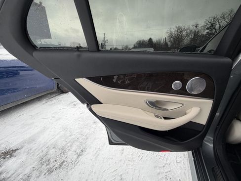 Used 2017 Mercedes-Benz E 300 4MATIC image 21