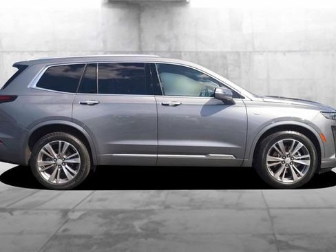 Used 2022 Cadillac XT6 Premium Luxury w/ Technology Package AWD/4WD image 5