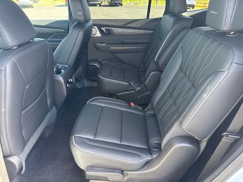 Used 2026 Buick Enclave Avenir AWD/4WD image 6
