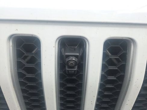 Used 2022 Jeep Gladiator Overland w/ LED Lighting Group AWD/4WD image 4
