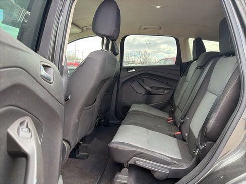 Used 2017 Ford Escape SE w/ SE Cold Weather Package AWD/4WD image 8