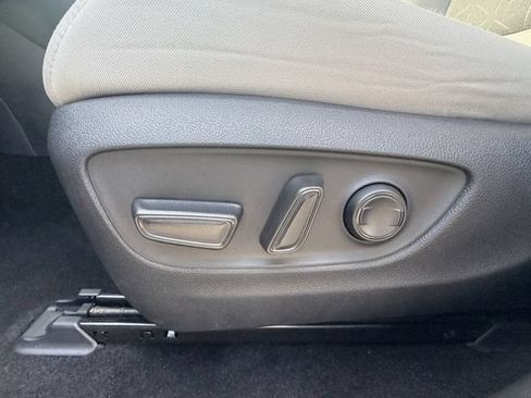 Used 2025 Toyota RAV4 XLE FWD image 28