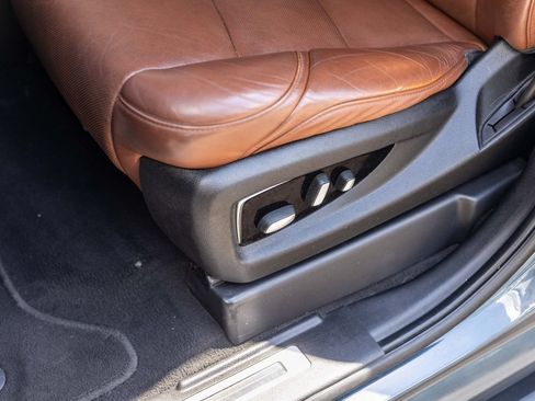Used 2019 Cadillac Escalade Luxury AWD/4WD image 17