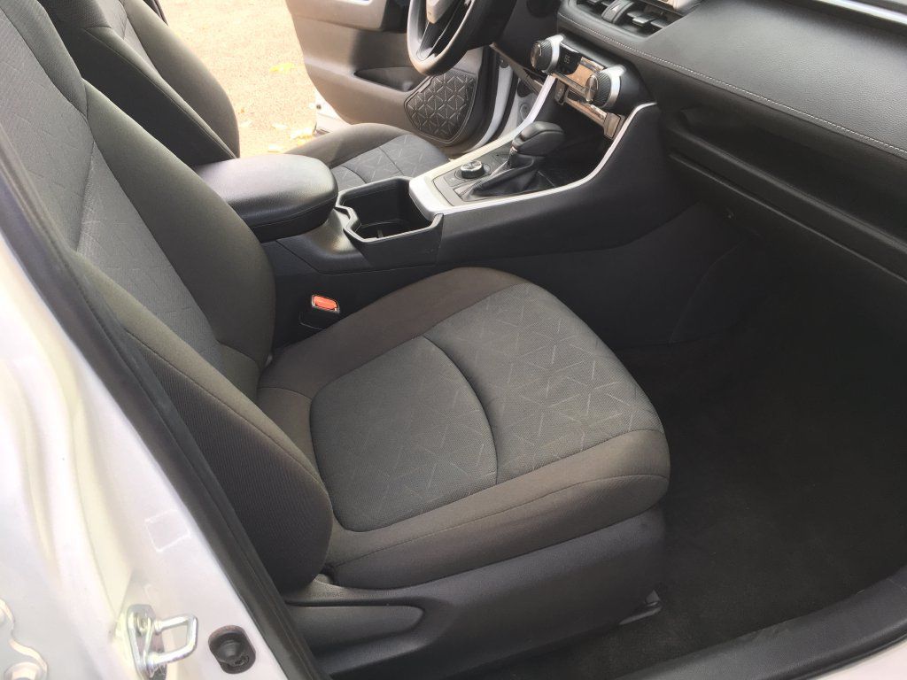 Used 2025 Toyota RAV4 XLE AWD/4WD image 29