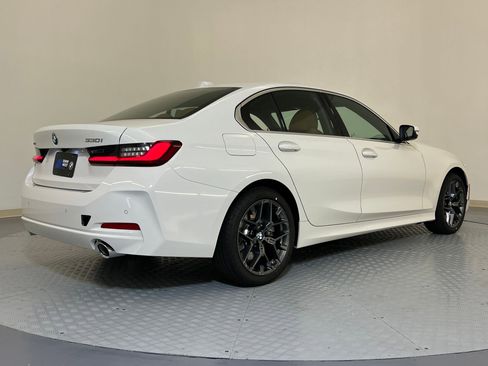 Used 2025 BMW 330i xDrive Sedan w/ Premium Package AWD/4WD image 7