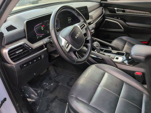 Used 2024 Kia Telluride EX w/ EX Captain's Chair Package FWD image 17