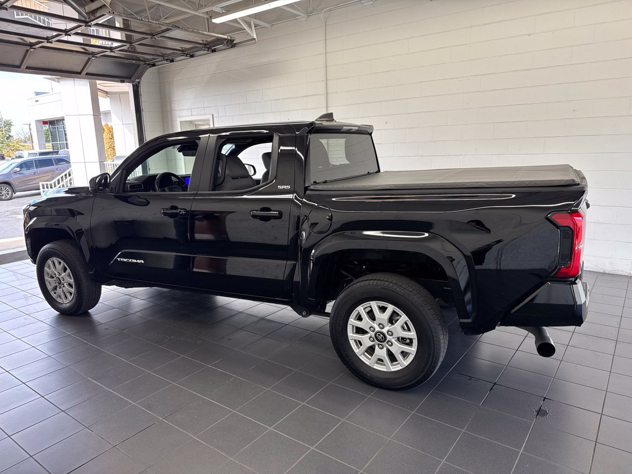Used 2024 Toyota Tacoma SR5 AWD/4WD image 5