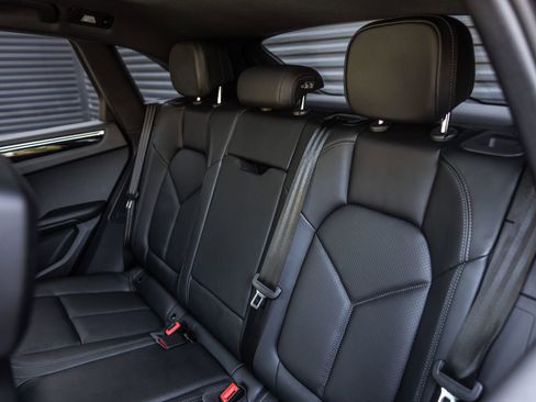 Certified 2023 Porsche Macan AWD/4WD image 15