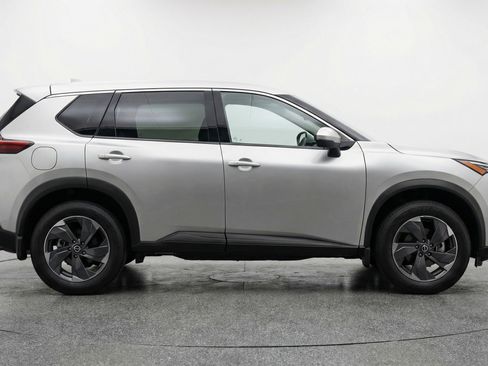 Used 2025 Nissan Rogue SV AWD/4WD image 11