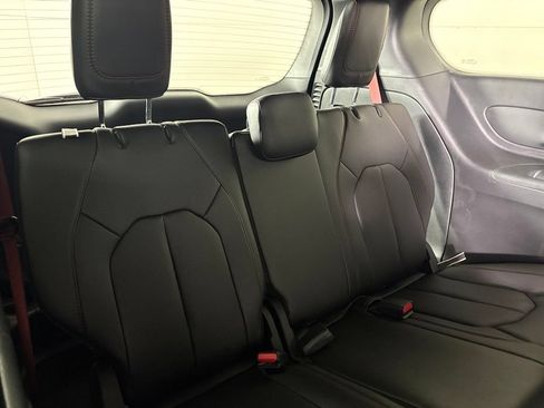 New 2027 Chrysler Pacifica Select FWD image 16