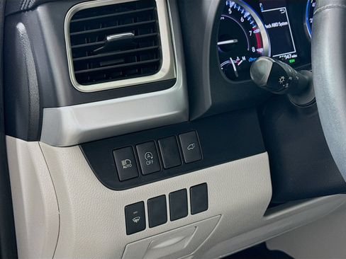 Used 2019 Toyota Highlander XLE AWD/4WD image 7
