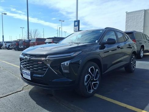 New 2026 Chevrolet Trax RS image 3