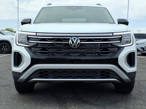 New 2026 Volkswagen Atlas Peak Edition image 2