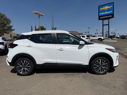 Used 2021 Nissan Kicks SV FWD image 4
