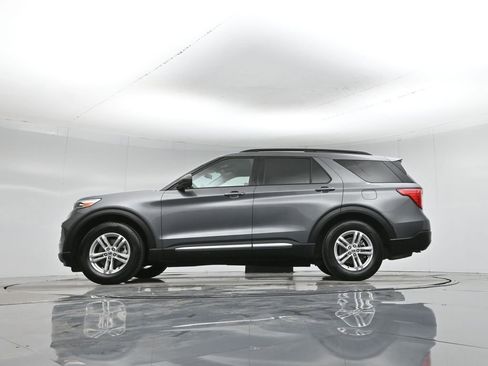 Certified 2021 Ford Explorer XLT image 7